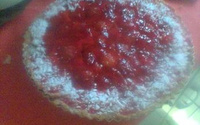 Torta de morango com biscoito de maisena