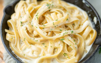 Macarrão Alfredo perfeito: receita simples da minha mãe com um molho com queijo delicioso
