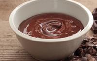 Como fazer cobertura de chocolate com creme de leite: confira