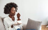 Você não está sozinho: a ciência explica por que comemos mais no inverno