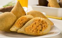 Coxinha em risco? Saiba se gripe aviária pode pôr em xeque consumo de frango