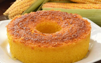 Bolo de milho verde da espiga cremoso: a receita da vovó é muito fácil de fazer se você descascar o milho desse jeito
