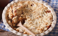 A sobremesa perfeita existe e pode ser feita na airfryer: crumble de banana com doce de leite é fácil, prática e deliciosa