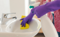 Com quantos anos você descobriu que não pode usar água sanitária em lugares fechados?