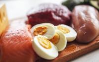 Aprendi com uma nutricionista quantos ovos comer para substituir a carne e o frango nas refeições para economizar no mercado
