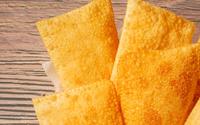 Dá para fazer massa de pastel de feira com apenas 3 ingredientes que você já tem em casa, é muito simples!