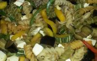 Macarrão rápido com beringela e mussarela