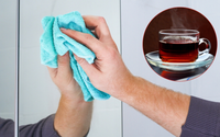 Nem detergente, nem limpa vidros: o melhor produto para limpar o espelho é o chá preto
