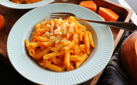 Macarrão com queijo e abóbora: receita simples com 5 ingredientes pode ser feita em uma panela só
