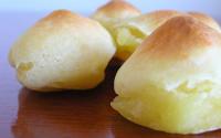 Mini pão com queijo fundido