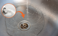 Você só precisa de um pouco de sal e 5 minutos para desentupir os canos dos banheiros e da cozinha