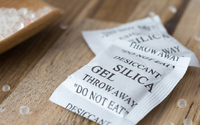 Se você tem sachês de sílica em casa, você tem um tesouro: veja 9 novos usos incríveis para o sílica gel