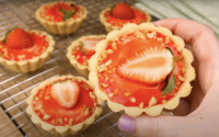 Aprendi com minha vizinha essa tortinha de morango melhor que de padaria e muito fácil de fazer!