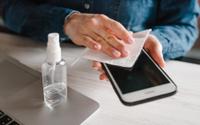 Nem tanto, nem tão pouco: a ciência revela com que frequência você deve limpar o seu celular (é questão de higiene!)