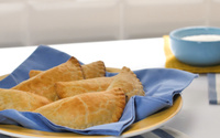 No lanche da tarde eu faço esse pastel de forno de apenas 3 ingredientes: crocante, com bastante recheio e quentinho