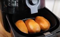 Pão caseiro de 12 minutos na airfryer: bisnaga de leite é fácil de fazer e fica bem fofinha