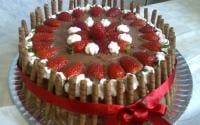 Bolo de morango com mousse de chocolate