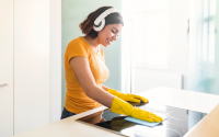 Como tirar gordura do cooktop? Veja 4 produtos que prometem renovar o seu eletrodoméstico
