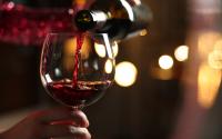Quando posso devolver o vinho no restaurante após prová-lo? Expert em etiqueta tem a resposta
