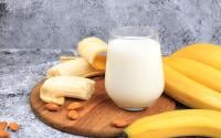 Leite de banana é o leite vegetal mais barato que você pode fazer em casa: aprendi essa receita com uma vegana e meus filhos realmente adoram