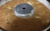 Bolo de maçã, canela, castanha e uvas-passas