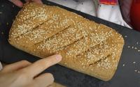 Nem ovo, nem aveia: pão caseiro ZERO FARINHA de 2 ingredientes é vegano e muito fácil de fazer