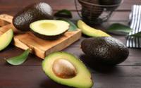 Avocado é abacate? Descubra a diferença entre os frutos e veja como preparar o avocado