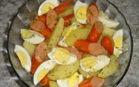 Salada quente de salsicha com batata