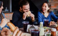 Aqui está a lista do que você nunca deveria comer no jantar!