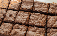 Esse é o segredo para o brownie ficar com uma casquinha por cima! Faça essa receita que está fazendo sucesso no TikTok e surpreenda-se