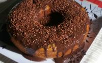 Bolo de cenoura fofinho com cobertura de chocolate