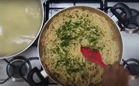 Esse é o segredo do melhor macarrão alho e óleo que aprendi com uma ex-dona de buffet