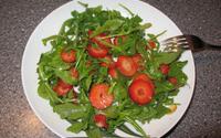 Salada de rúcula com morango