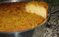 Cuca de baunilha com farofinha de coco e canela