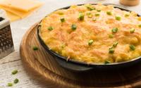 Mac and cheese gratinado: aprenda a fazer a versão queijuda e cremosa que te leva ao paraíso em uma só garfada