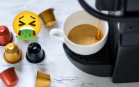 Que nojo! Aqui está o que acontece com a cafeteira de cápsulas se você não limpa direito (tente não vomitar)