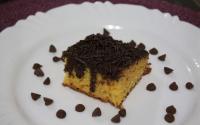 Bolo de cenoura com maçã e gotas de chocolate