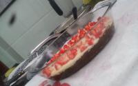 Torta-pavê de negresco com morangos