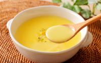 Sopa de milho mais que cremosa de apenas 3 ingredientes é a receita que arranca sorrisos no frio