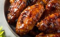 Não aguentava mais comer frango, mas desde que aprendi essa receita de espetinho agridoce na airfryer eu não quero outra coisa!