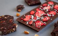 Barra de chocolate funcional é a melhor opção para aproveitar a Páscoa sem culpa: receita simples pode ser recheada como quiser