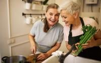 Se você tem mais de 60 anos, tome cuidado com o que come no jantar: nutri mostra o que evitar durante a refeição
