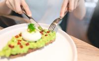5 alimentos que ajudam a dormir melhor e como incluí-los na rotina