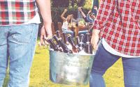 Como gelar a cerveja em menos de 15 minutos: 2 truques simples vão te ajudar a resfriar a bebida bem rapidinho