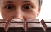 Por que tanta gente vicia em chocolate? Especialista indica opção saudável