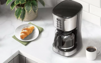 Acordei e o café ficou pronto sozinho! Esta cafeteira programável é minha melhor amiga e também pode ser a sua