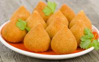 A receita de coxinha da minha tia é perfeita e eu vou te ensinar: crocante, sequinha e com muito recheio