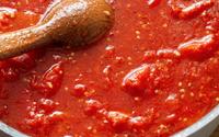 Nem cebola, nem alho: o segredo deste molho de tomate está em outro ingrediente