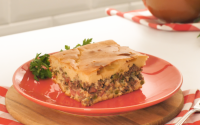 Você nunca mais vai achar carne moída sem graça depois de provar essa torta! Receita serve a família toda e fica pronta em menos de 1 hora