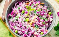Sua salada de repolho vai ficar muito mais gostosa depois que você aprender esse truque especial de chef!